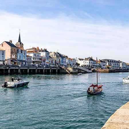 Luxurious With Private Pool In The Vend E فيلة Château-dʼOlonne