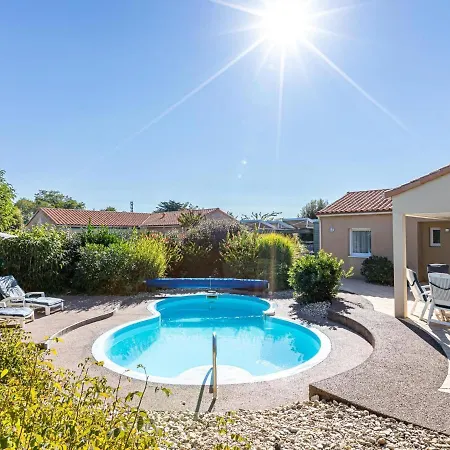 Luxurious With Private Pool In The Vend E